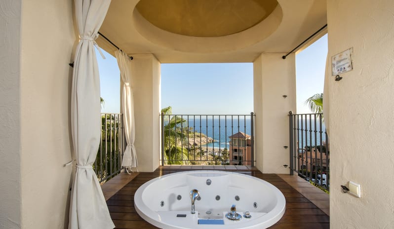 Top floor villa solarium jacuzzi